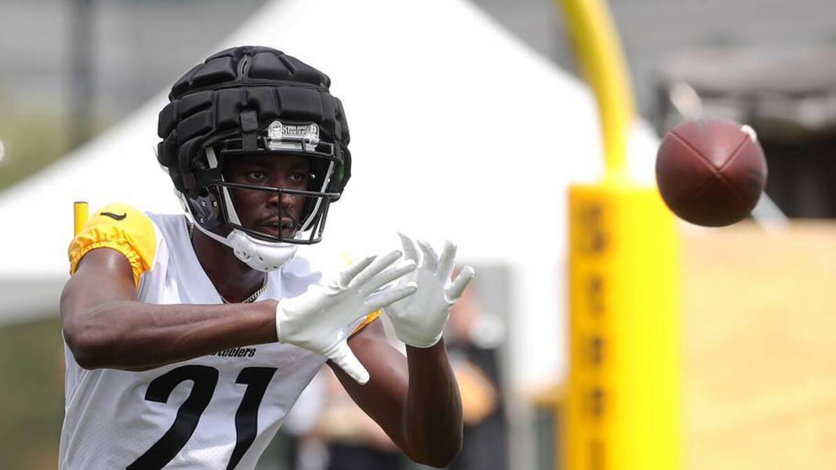  Jul 27, 2023; Latrobe, PA, USA; Pittsburgh Steelers wide receiver Hakeem Butler (21) participates in drills during training camp at Saint Vincent College. Mandatory Credit: Charles LeClaire-Imagn Images | Charles LeClaire-Imagn Images 