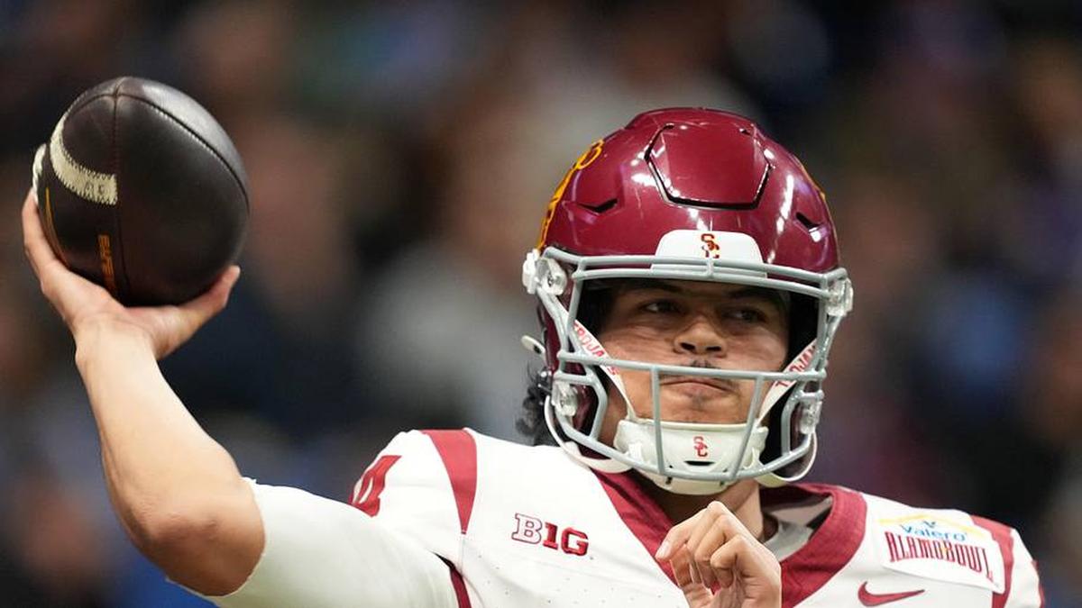  Dec 30, 2025; San Antonio, TX, USA; Southern California Trojans quarterback Jayden Maiava (14) throws the ball against the TCU Horned Frogs in the first half during the Alamo Bowl at Alamodome. Mandatory Credit: Kirby Lee-Imagn Images | Kirby Lee-Imagn Images 