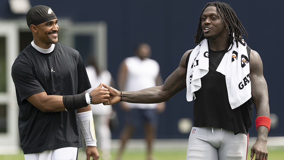 Jalen Hurts, A.J. Brown connect at Eagles-Patriots joint practices, quieting talk of rift 