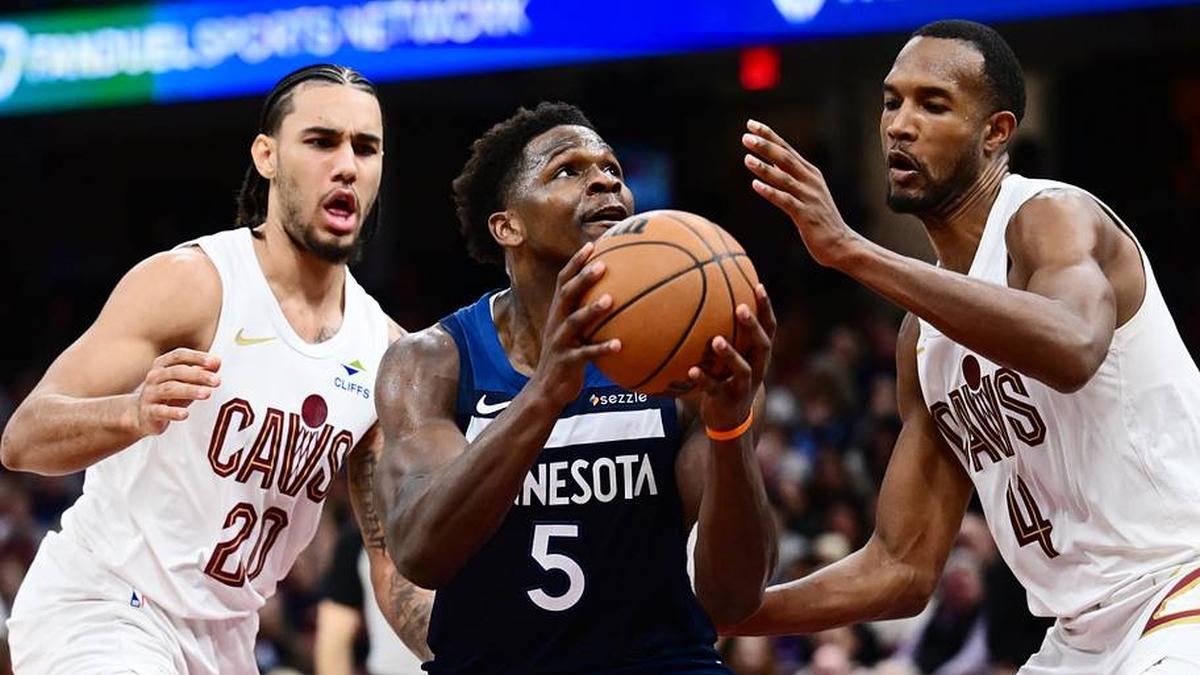  Anthony Edwards and the Timberwolves split two matchups with the Cavaliers in 2025–26. | Ken Blaze-Imagn Images 