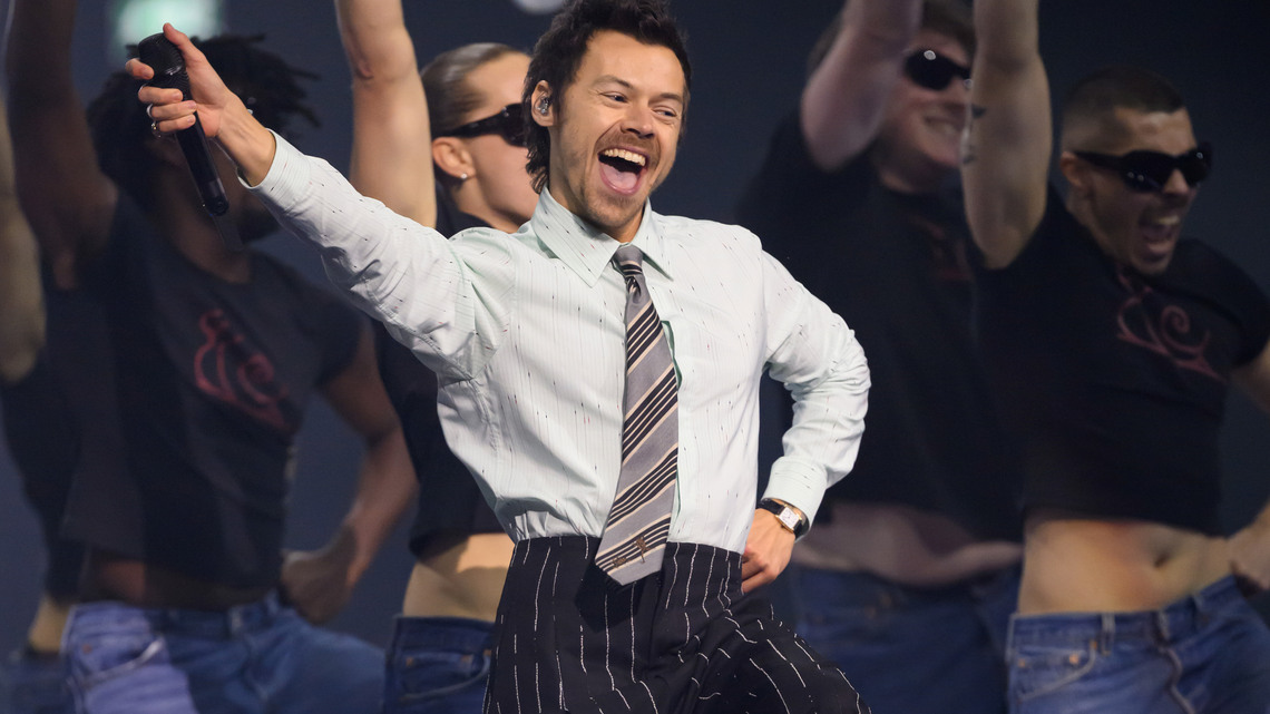 Fans Can't Get Over How Harry Styles Reached His London Concert Venue 