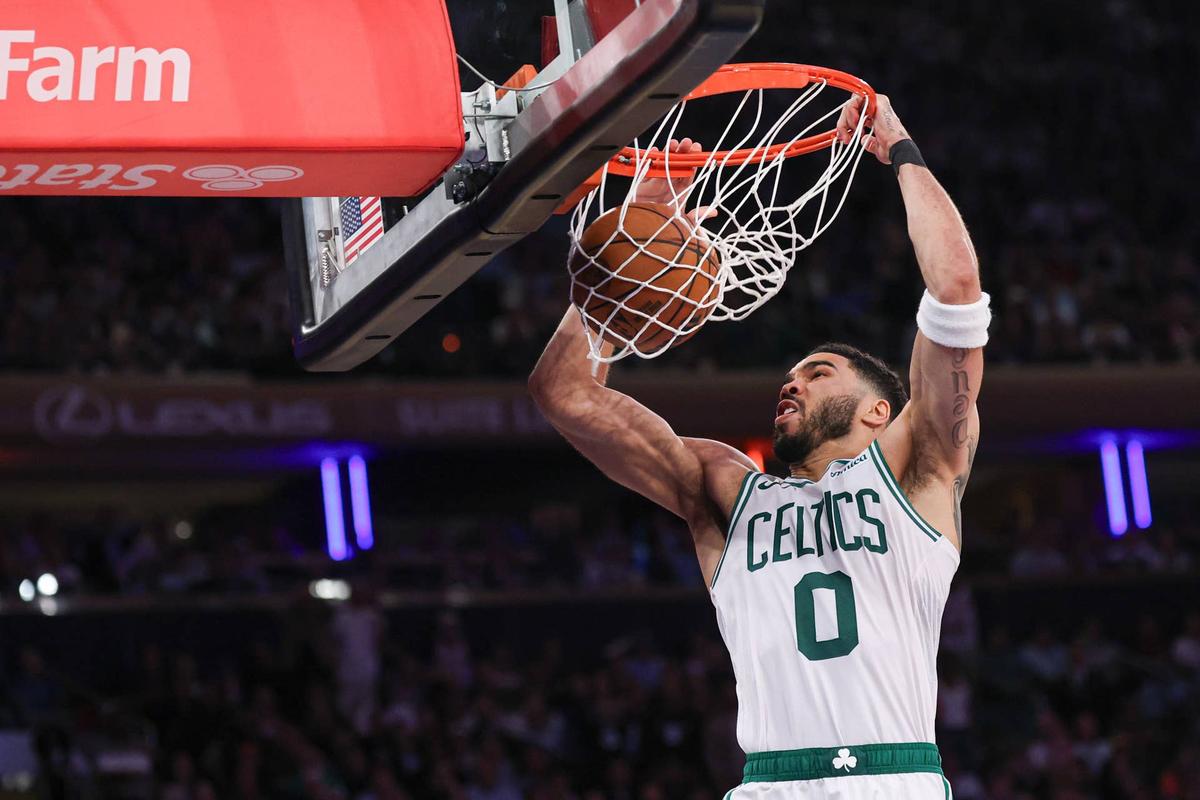  Boston Celtics forward Jayson Tatum (0) dunks the ball Vincent Carchietta-Imagn Images