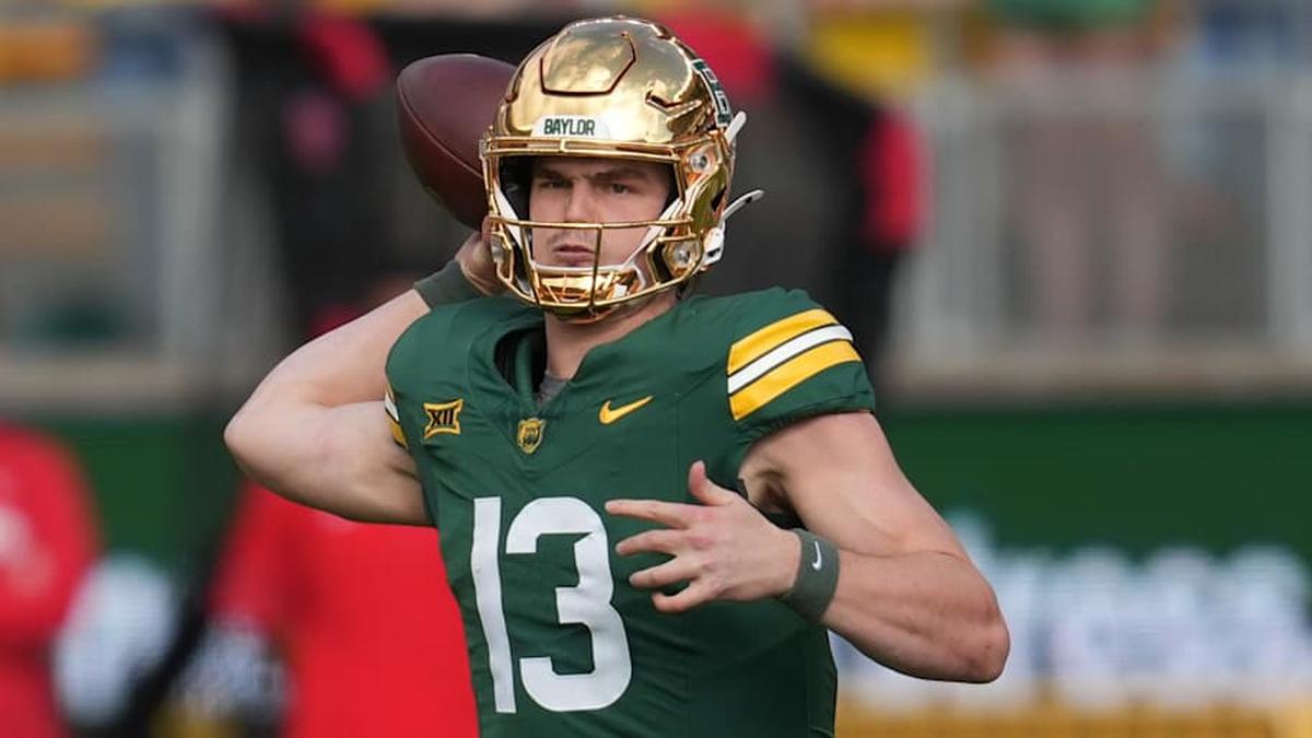  Nov 29, 2025; Waco, Texas, USA; Baylor Bears quarterback Sawyer Robertson (13) in action during the second half against the Houston Cougars at McLane Stadium. Mandatory Credit: Chris Jones-Imagn Images | Chris Jones-Imagn Images 