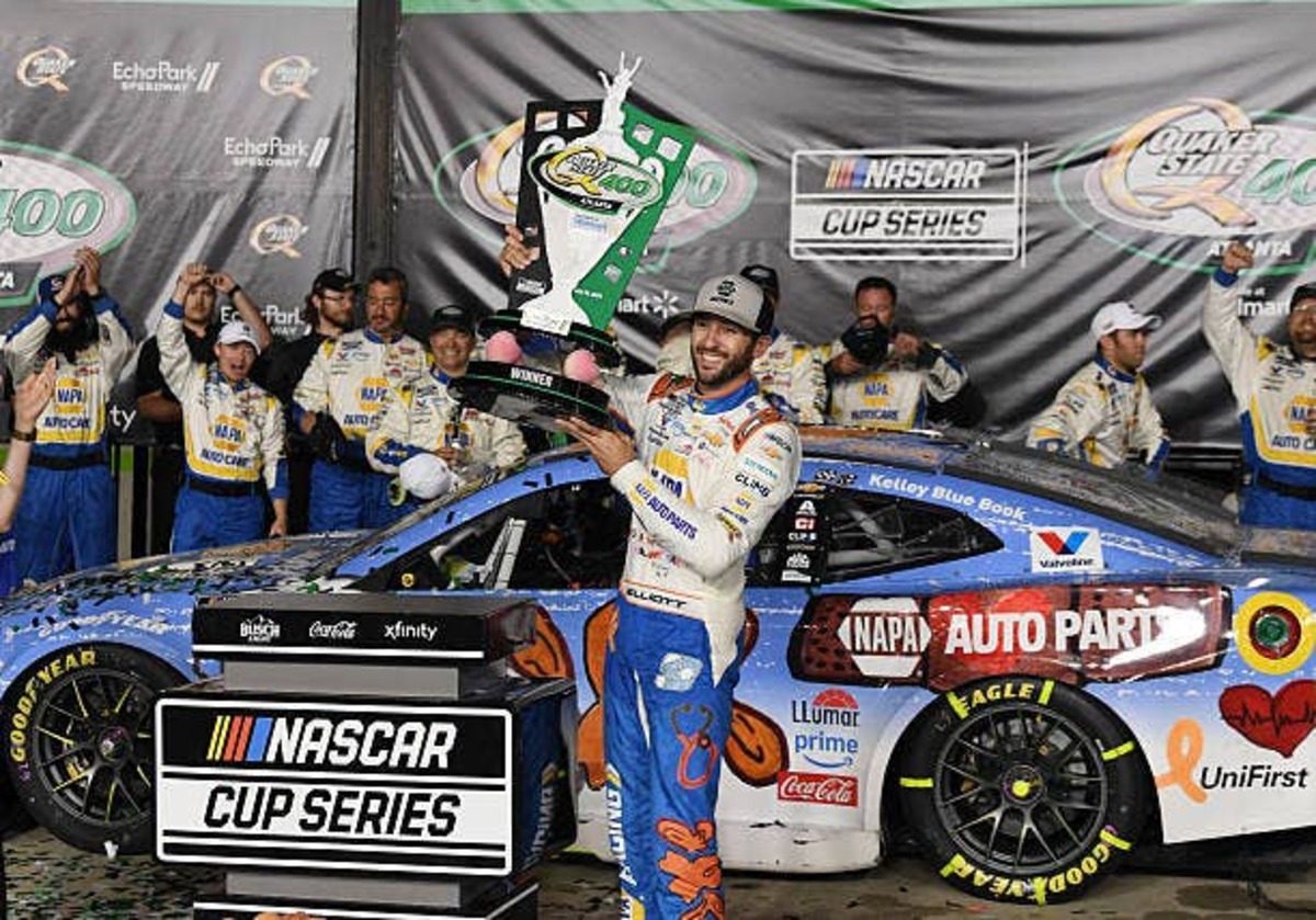  Chase Elliott Wins the 2025 Atlanta Night Race. (Photo by Jeffrey Vest/Icon Sportswire via Getty Images) (Photo by Jeffrey Vest/Icon Sportswire via Getty Images)
