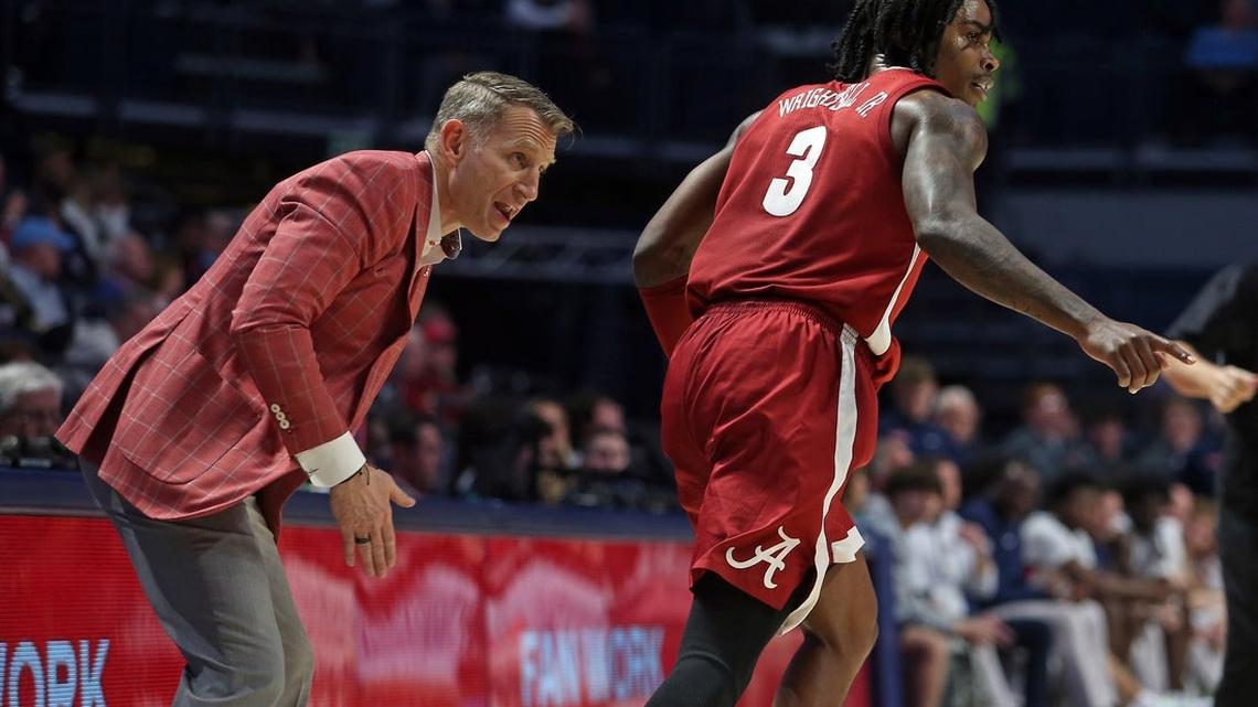 Alabama tries to keep second-half barrage going vs. South Carolina 