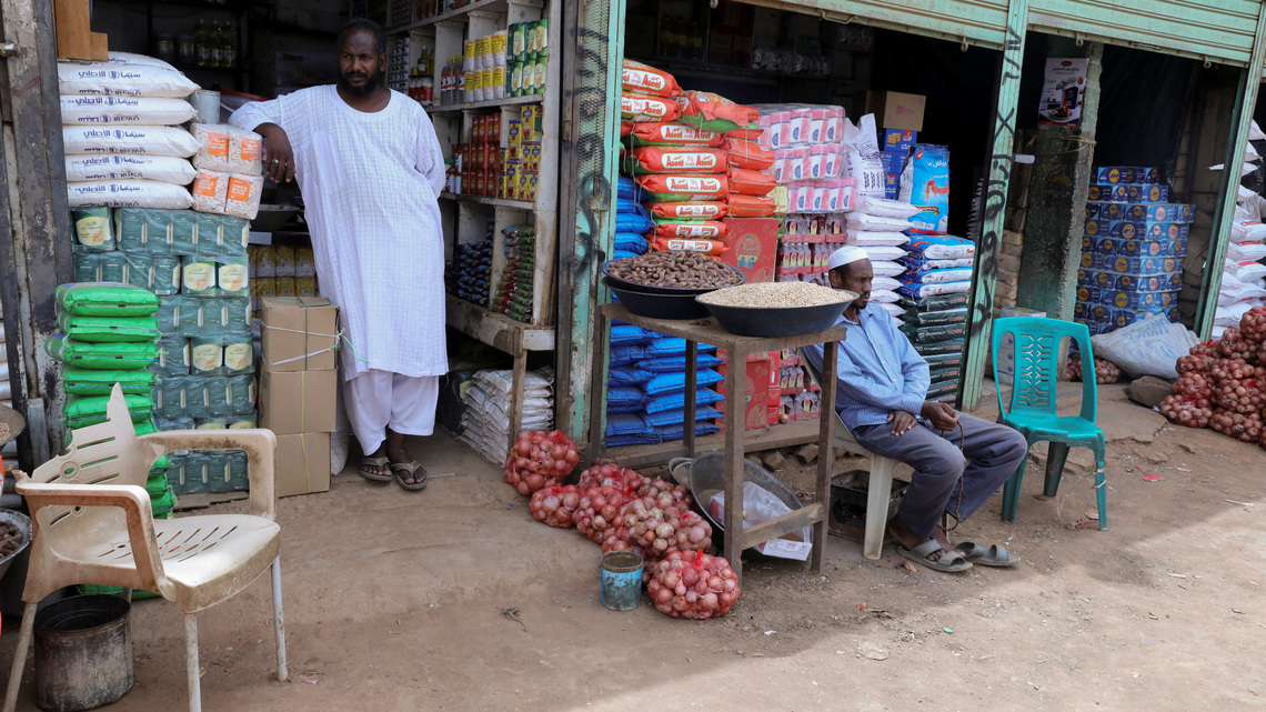 Currency collapse heaps more pain on civilians in divided Sudan 