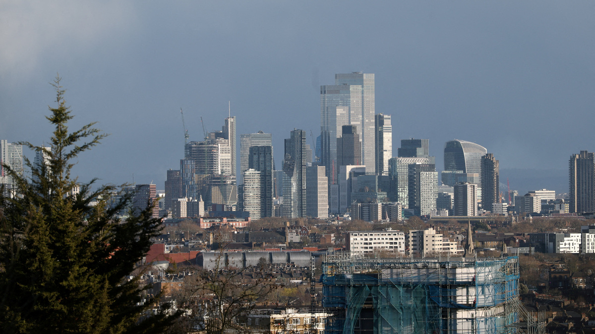 FILE PHOTO: The London skyline is seen with the financial district in the background, in London, Britain, March 25, 2026. REUTERS/Isabel Infantes/File Photo