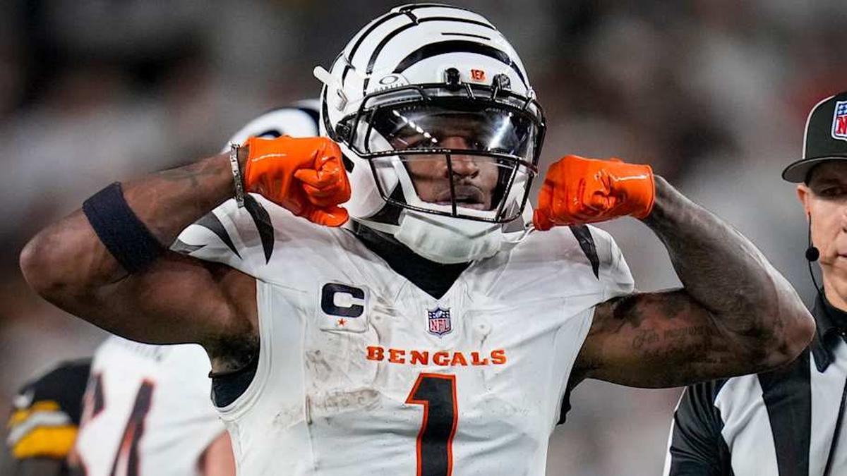  Cincinnati Bengals wide receiver Ja'Marr Chase (1) celebrates a first down in the fourth quarter of the NFL Week 7 game between the Cincinnati Bengals and the Pittsburgh Steelers at Paycor Stadium in downtown Cincinnati on Thursday, Oct. 16, 2025. | Sam Greene/The Enquirer / USA TODAY NETWORK via Imagn Images 