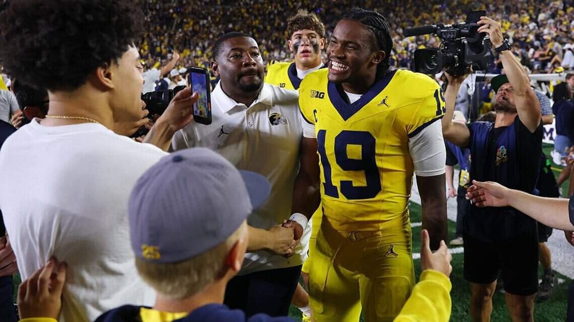 Michigan’s Underwood plays it ‘cool’ with QB1 status questioned