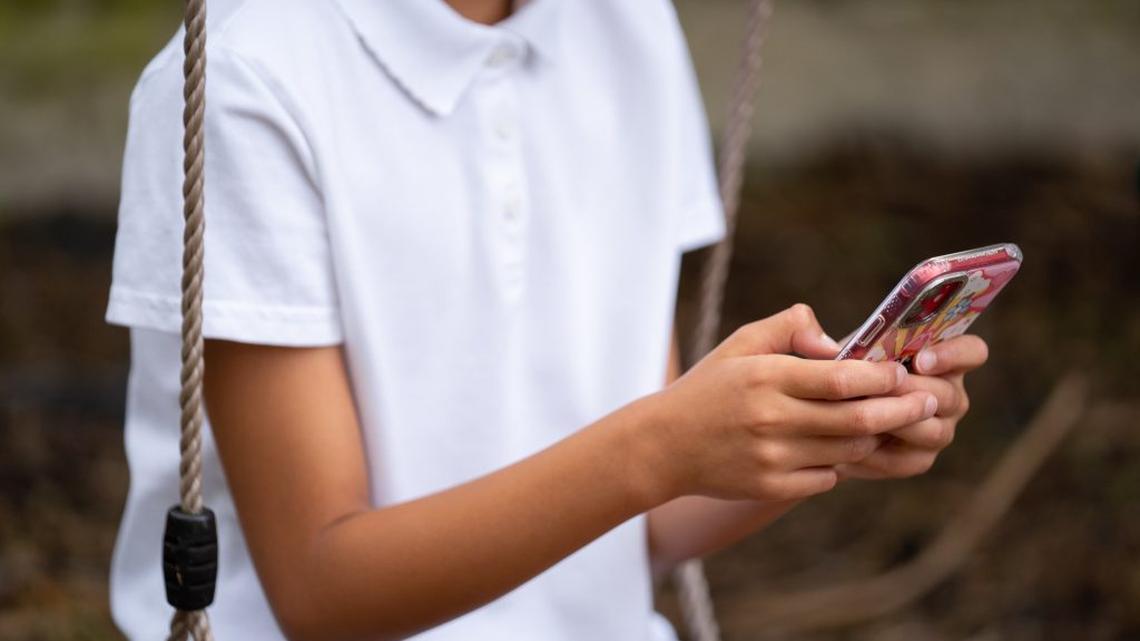 A child using a mobile phone. (Tom Maddick via SWNS). 