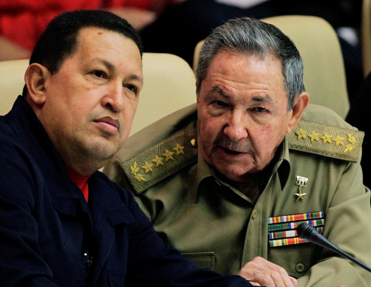 FILE PHOTO: Cuban President Raul Castro speaks with his Venezuelan counterpart Hugo Chavez during a ceremony in Havana, Cuba November 8, 2010.   REUTERS/Desmond Boylan/File Photo