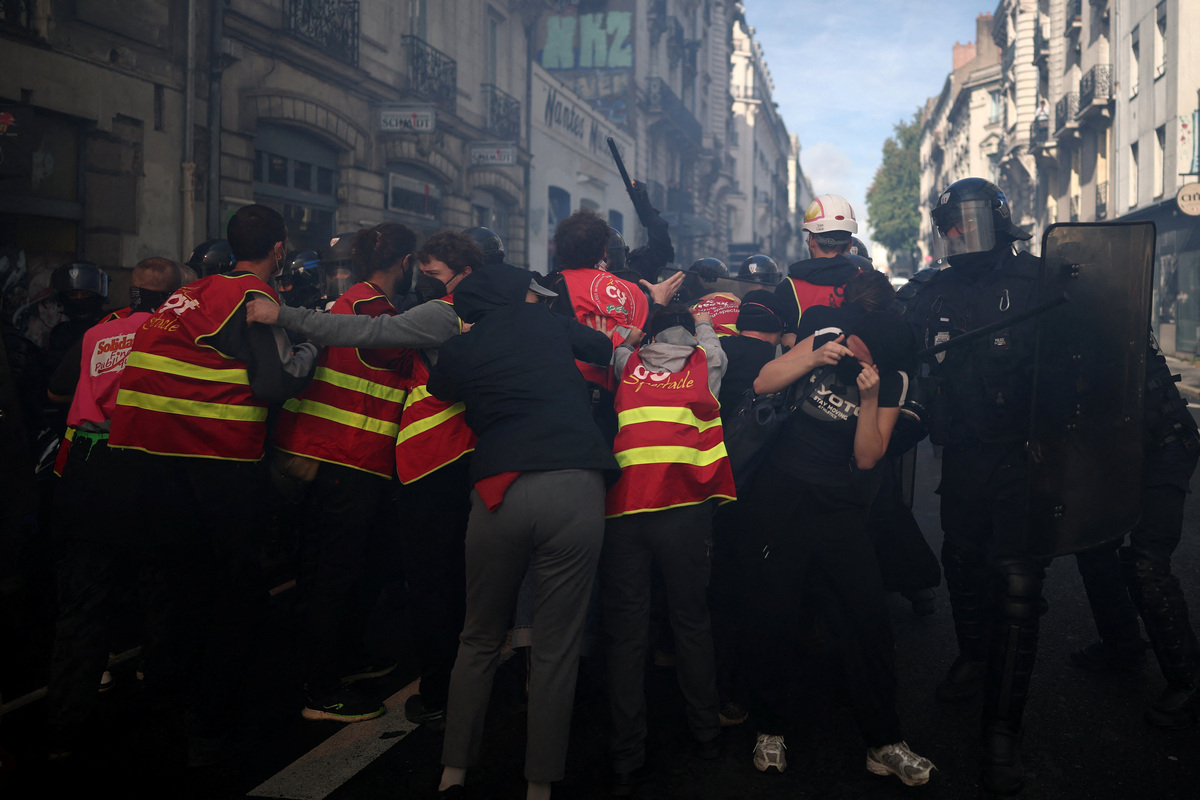 Greta Thunberg joins French teens on new day of school protests ...
