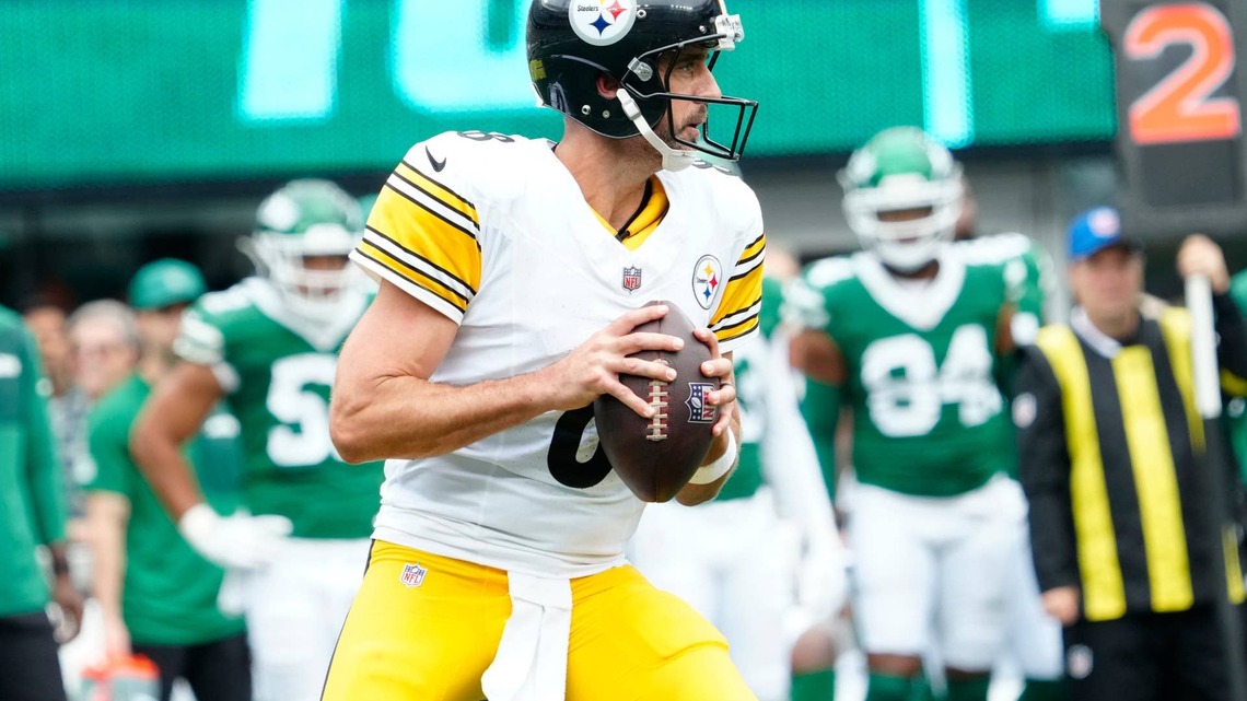 Aaron Rodgers Chases NFL History as the Steelers Aim for a Deep Postseason Run 