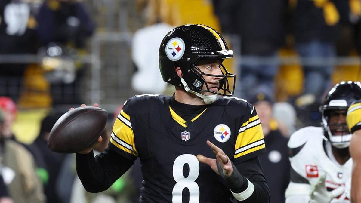  Jan 12, 2026; Pittsburgh, PA, USA; Pittsburgh Steelers quarterback Aaron Rodgers (8) looks to throw during the second half of an AFC Wild Card Round game against the Houston Texans at Acrisure Stadium. Mandatory Credit: Charles LeClaire-Imagn Images | Charles LeClaire-Imagn Images 