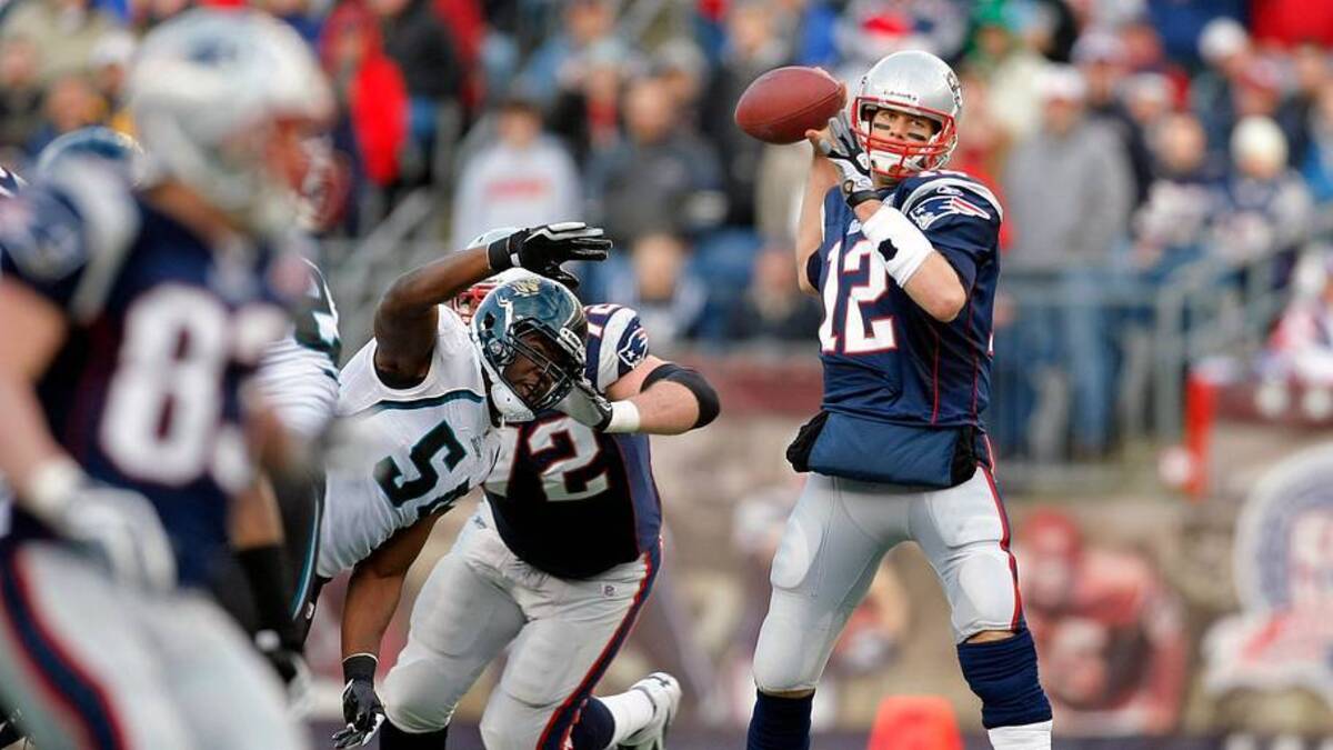  Dec 27, 2009; Foxborough, MA, USA; New England Patriots quarterback Tom Brady (12) throws a pass against the Jacksonville Jaguars during the fourth quarter at Gillette Stadium. The Patriots defeated the Jaguars 35-7. Mandatory Credit: David Butler II-USA TODAY Sports | IMAGN IMAGES via Reuters Connect 
