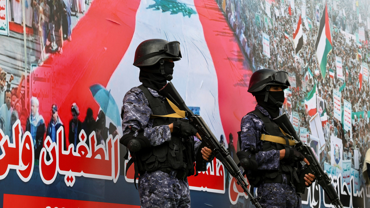 Houthi security personnel stand guard during a demonstration in Sanaa, Yemen, to show solidarity with Lebanon, after a 10-day ceasefire between Lebanon and Israel went into effect, April 17, 2026. REUTERS/Khaled Abdullah