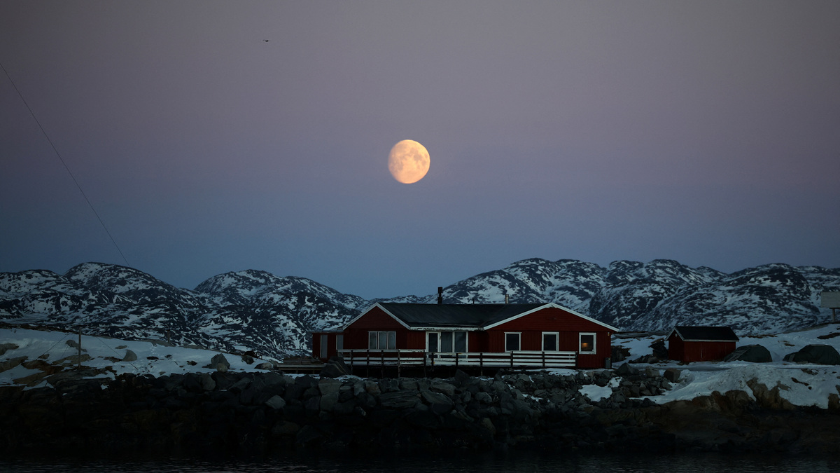 The moon rises over a house in Nuuk, Greenland, January 30, 2026. REUTERS/Stoyan Nenov