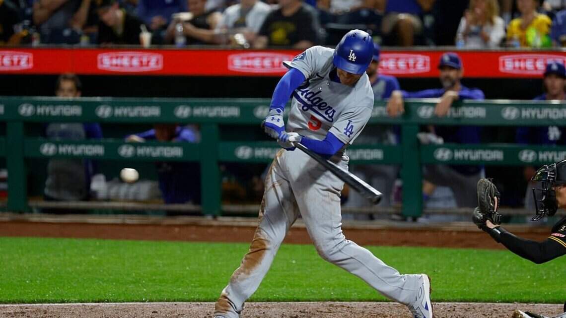 Freddie Freeman posts 2,500th hit in 10-run 7th; Dodgers drub Pirates 