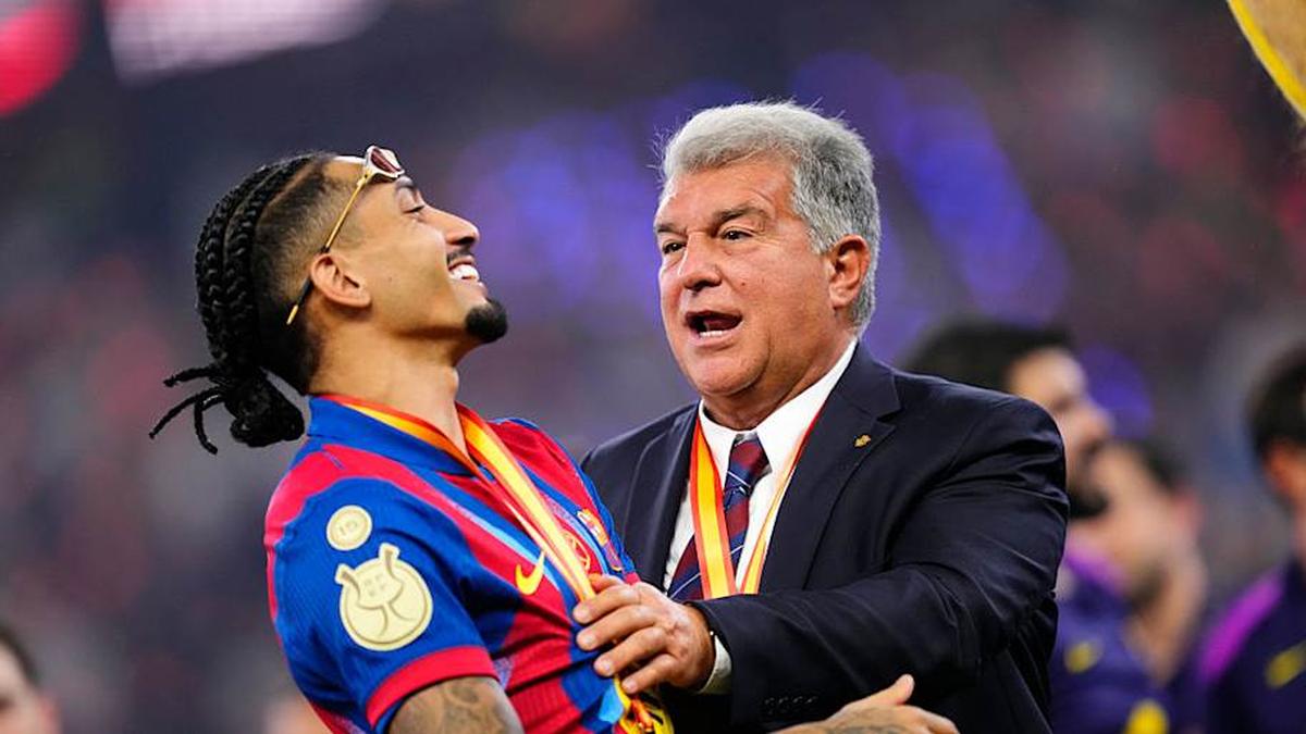  Raphinha (left) has become a crucial part of Barcelona's project. | Jose Breton/Pics Action/NurPhoto/Getty Images 