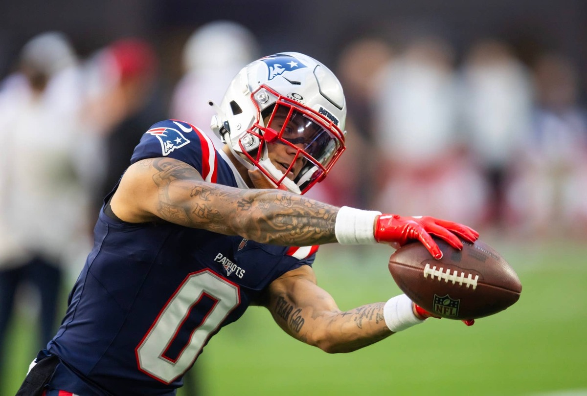  New England Patriots cornerback Christian Gonzalez (0) intercepts a pass. Mark J. Rebilas-Imagn Images