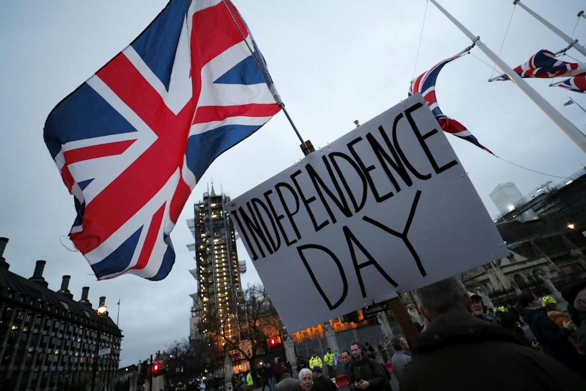  Brexit supporters gather during a rally in London in 2020. AP Photo / Frank Augstein 