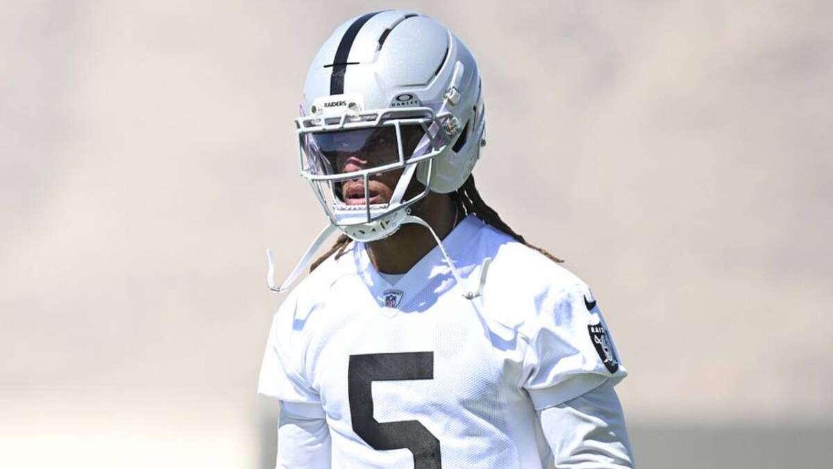  May 20, 2026; Henderson, NV, USA; Las Vegas Raiders cornerback Eric Stokes (5) warms up during organized team activities at Intermountain Health Performance Center. Mandatory Credit: Candice Ward-Imagn Images | Candice Ward-Imagn Images 