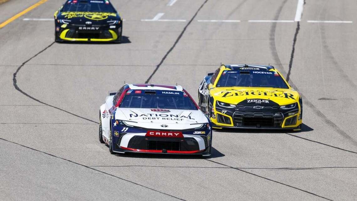 Denny Hamlin goes from rear of Michigan field to 2nd straight win 