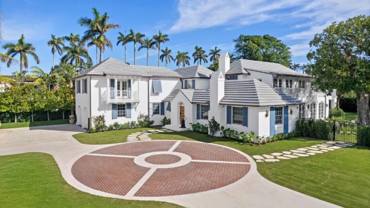 Couple buys Palm Beach house for $25M, sells another for $15.33M