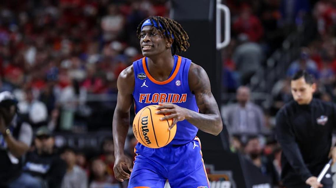  Denzel Aberdeen runs the point during the Florida Gators' win over Houston in the national championship. | Kyle Lander / Gators Illustrated 