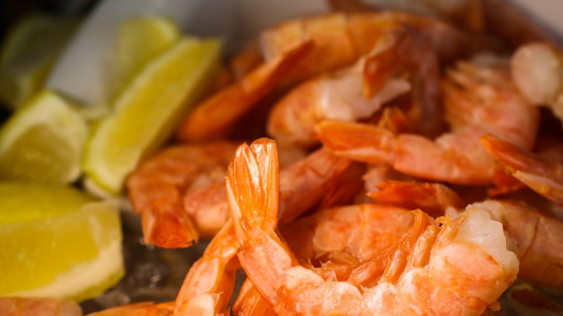 Cockroaches, old hummus, raw shrimp not kept cold at Wichita restaurants, hotel