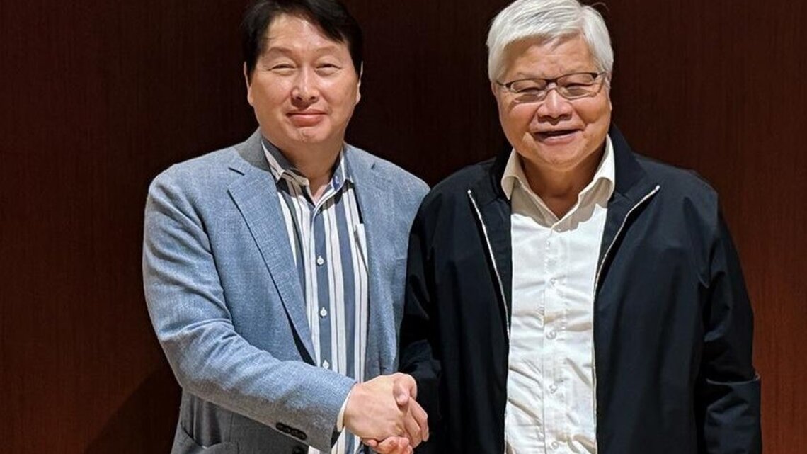 SK Group chief meets TSMC CEO to discuss advanced memory cooperation 