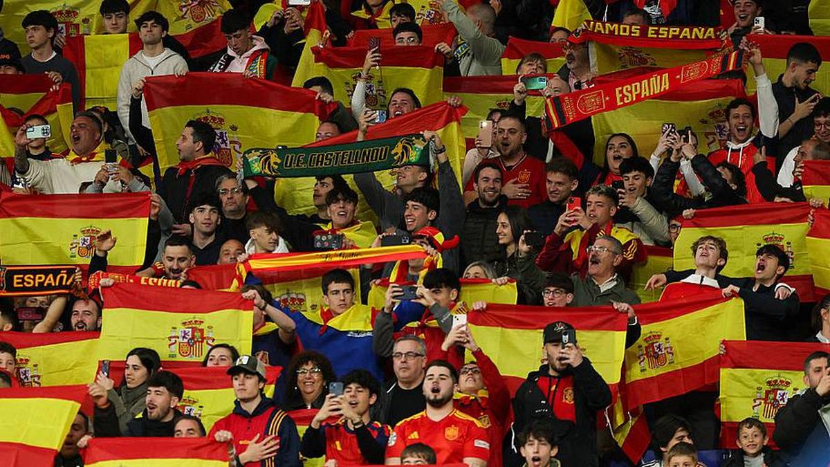  Spanish fans are a demanding bunch and will have high hopes this summer. | Lluis GENE/AFP/Getty Images 