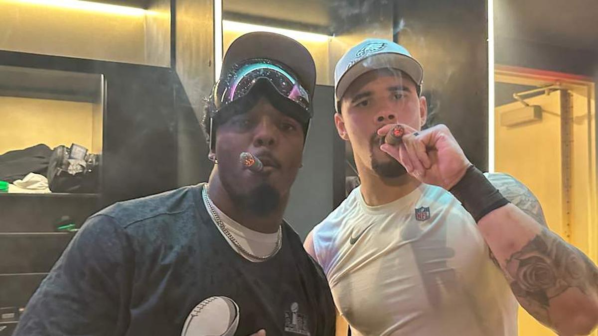  Zack Baun (left) and fellow linebacker Nakobe Dean celebrate winning Super Bowl LIX. | Ed Kracz/Eagles on SI 