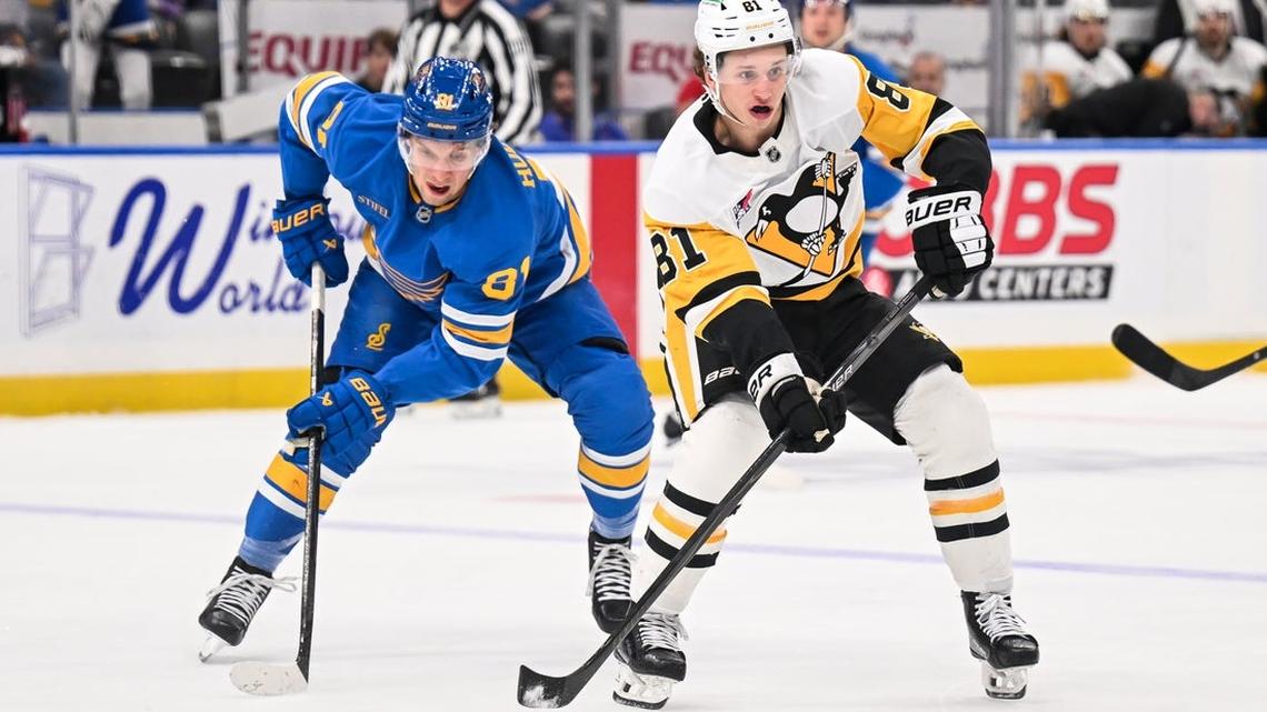 Blues rebound from 3-goal deficit, top playoff-bound Penguins 