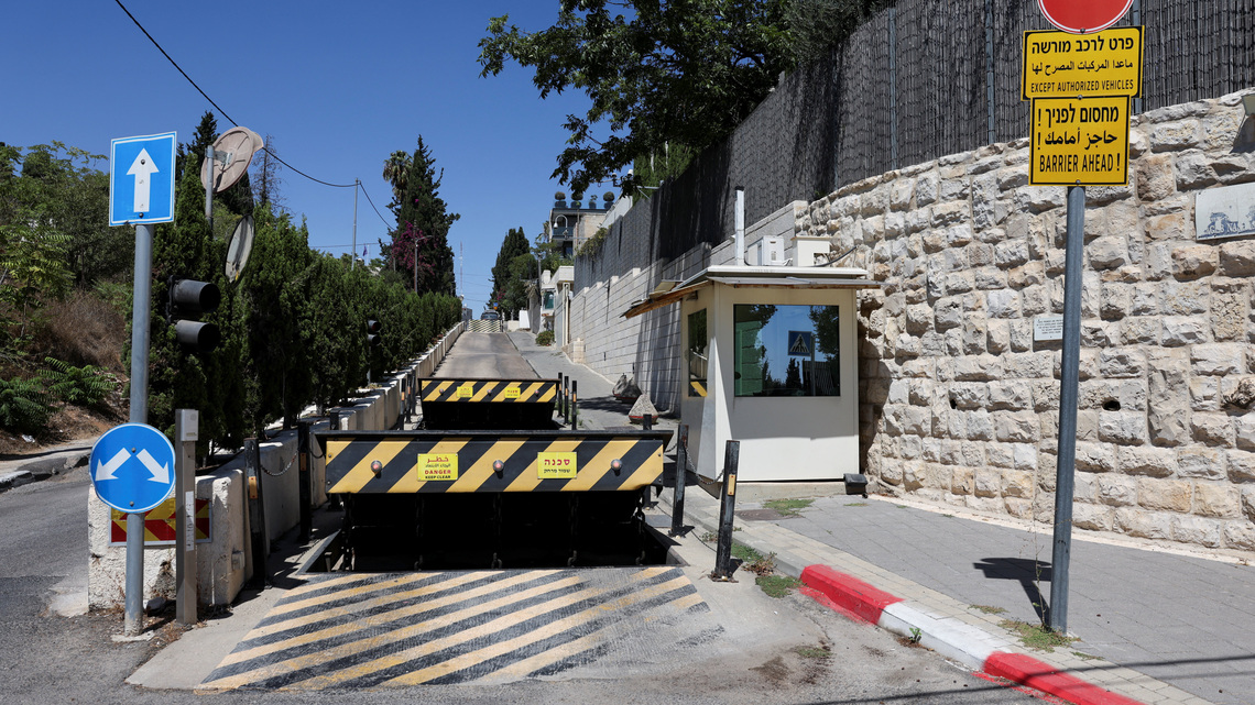 UK considers expelling Israeli diplomats if Jerusalem consulate shuts, sources say 