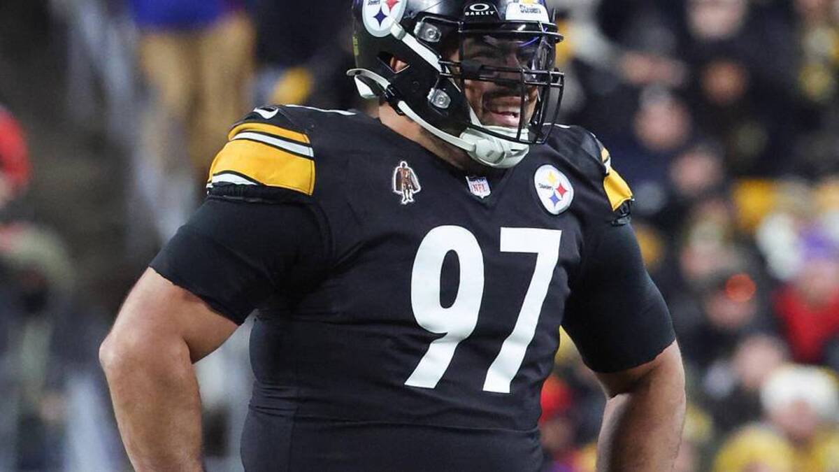  Nov 30, 2025; Pittsburgh, Pennsylvania, USA; Pittsburgh Steelers defensive tackle Cameron Heyward (97) looks on during the second quarter against the Buffalo Bills at Acrisure Stadium. Mandatory Credit: Charles LeClaire-Imagn Images | Charles LeClaire-Imagn Images 