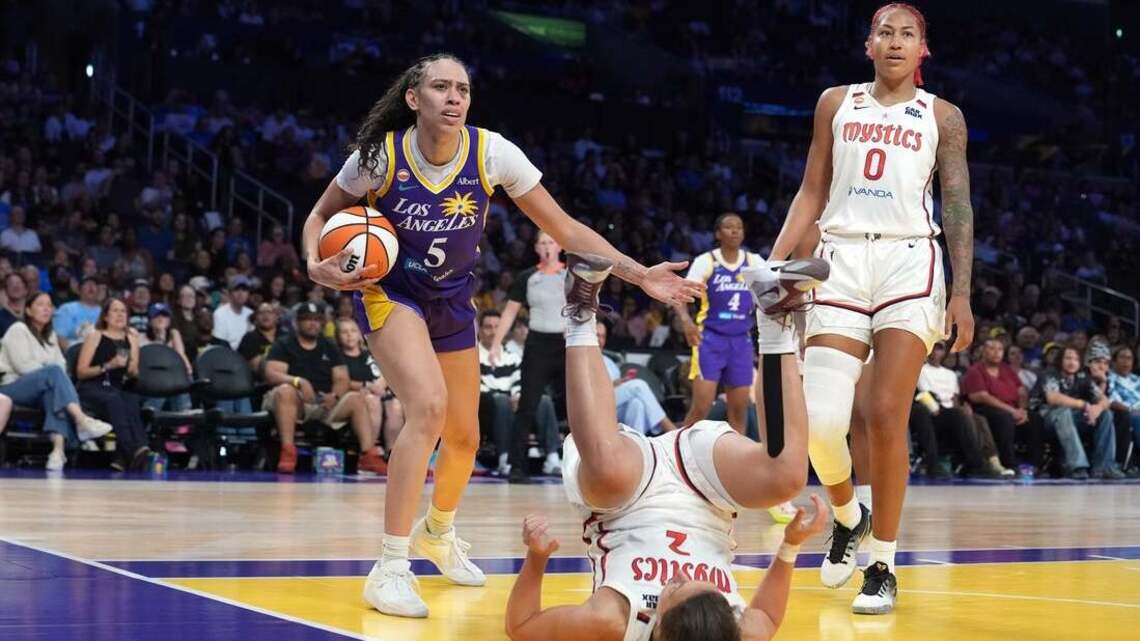 Nneka Ogwumike puts up 24 as Sparks rally past Mystics