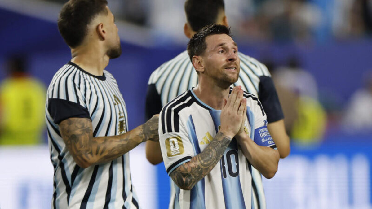 Lionel Messi, de Argentina, reacciona este viernes, al finalizar un partido del Mundial de la FIFA 2026 entre Argentina y Cabo Verde en el estadio Hard Rock en Miami (Estados Unidos). EFE/ Alberto Estevez
