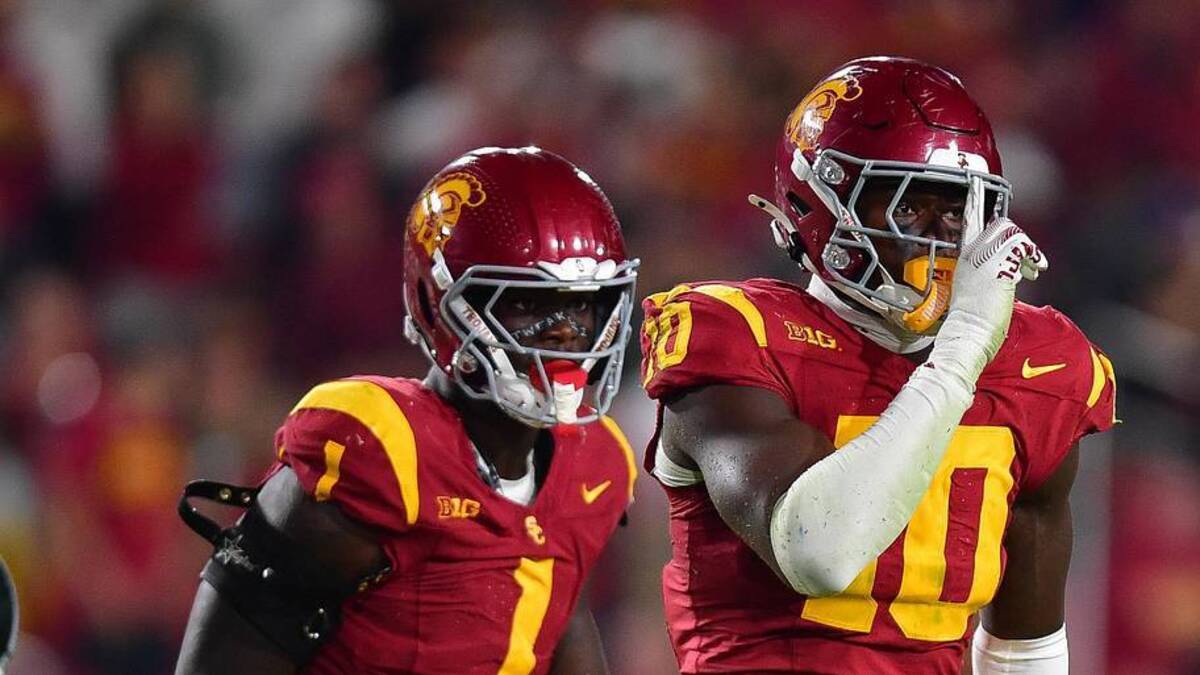  Sep 20, 2025; Los Angeles, California, USA; Southern California Trojans defensive end Braylan Shelby (10) reacts after sacking Michigan State Spartans quarterback Aidan Chiles (2) during the second half at the Los Angeles Memorial Coliseum. Mandatory Credit: Gary A. Vasquez-Imagn Images | Gary A. Vasquez-Imagn Images 