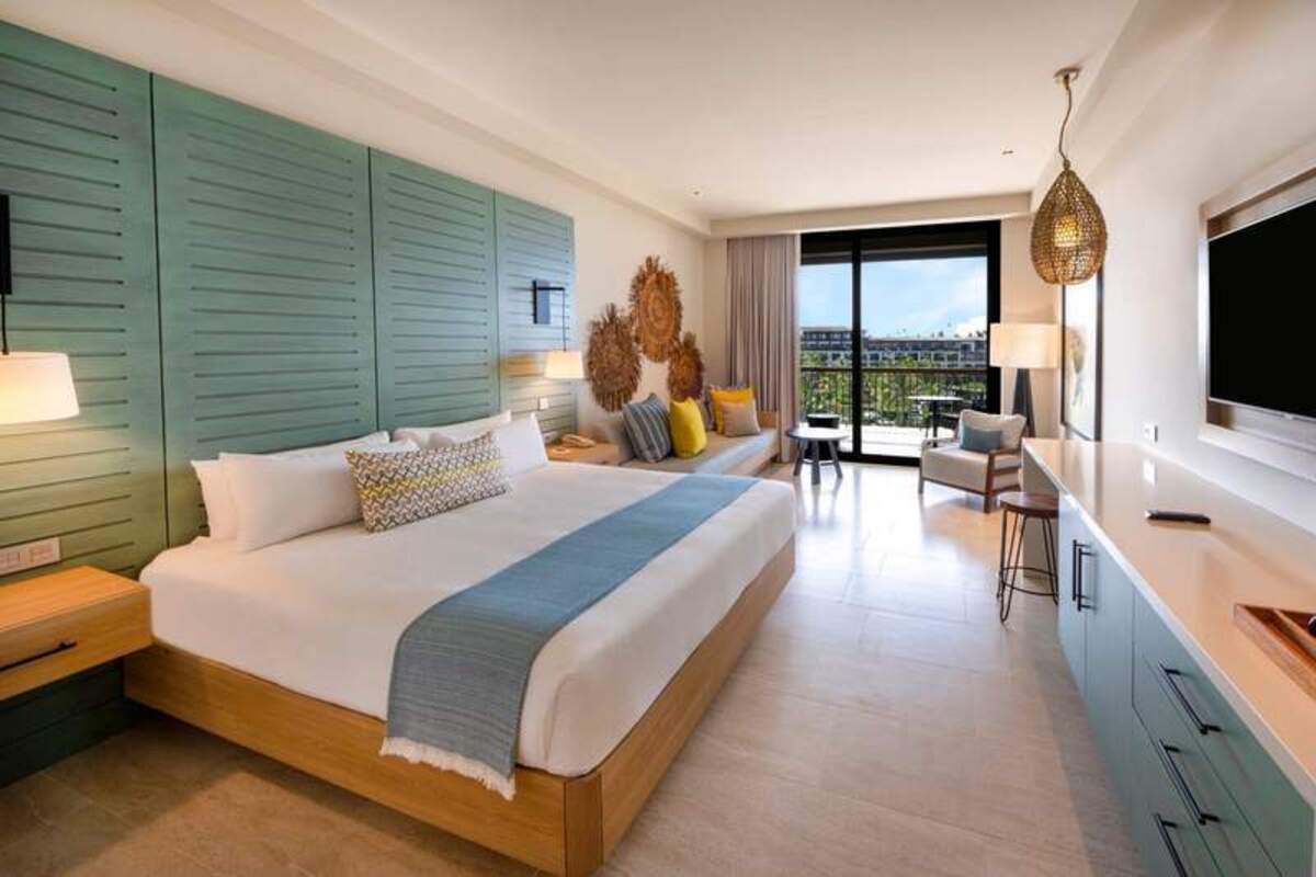  The ultimate tropical sanctuary to recharge between sun-soaked beach walks and late-night dancing. Photo credit: Lopesan Hotel Group 