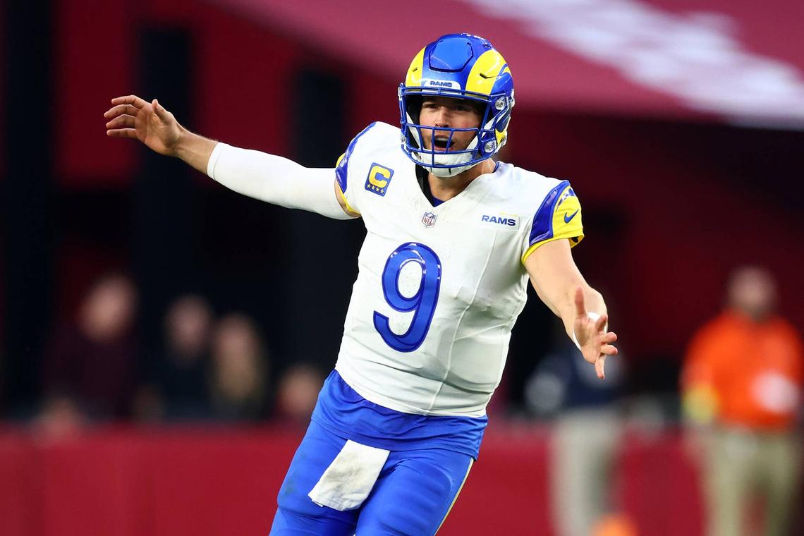  Los Angeles Rams quarterback Matthew Stafford reacts against the Arizona Cardinals during the second half at State Farm Stadium. Mark J. Rebilas-Imagn Images