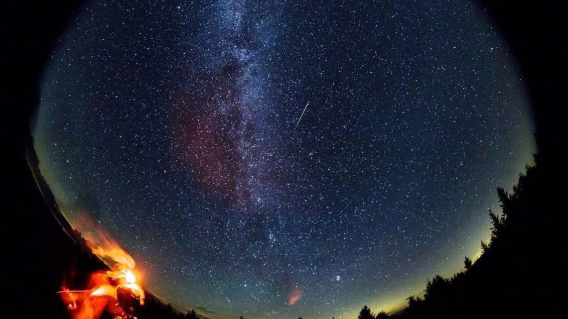 Dos lluvias de meteoros iluminarán el cielo a finales de julio: cuándo y cómo verlas 