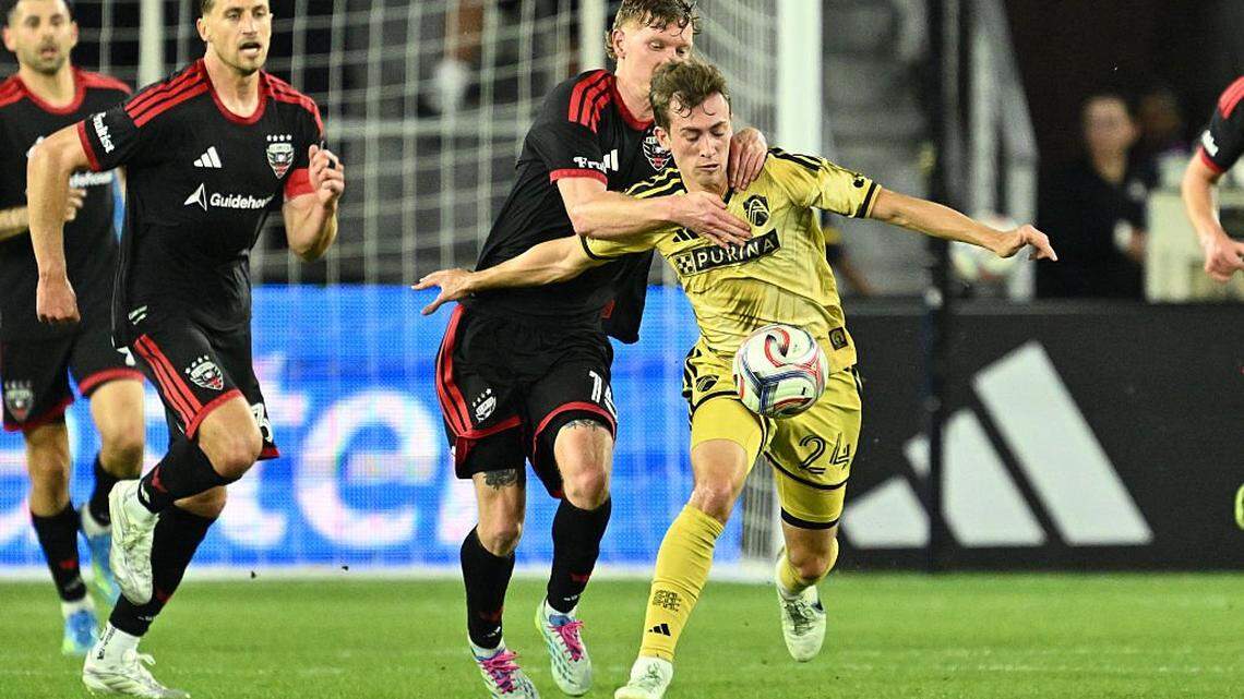 D.C. United score late to salvage home draw vs. St. Louis City