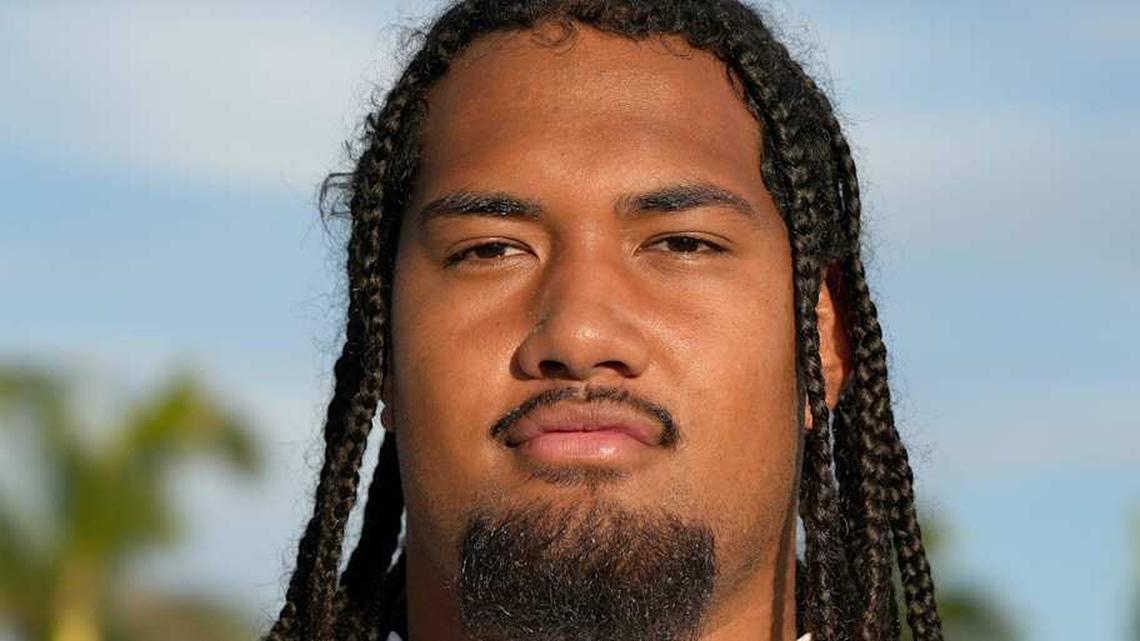  (#44) Keenyi Pepe, OL, 6'7, 330 pounds, for the white team, Class of 2026, during IMG's Academy Pro Day held at IMG's football field in Bradenton, FL on Thursday, Feb, 27, 2025. | Thomas Bender/ Sarasota Herald-Tribune / USA TODAY NETWORK via Imagn Images 