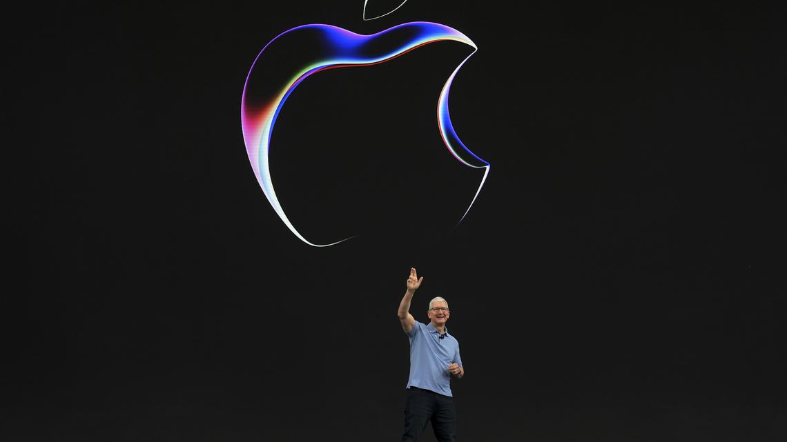 Tim Cook Will Step Down as Apple CEO 
