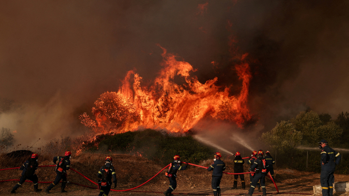 Wildfires, heatwaves pose growing fiscal risk to Greece, PM adviser says 