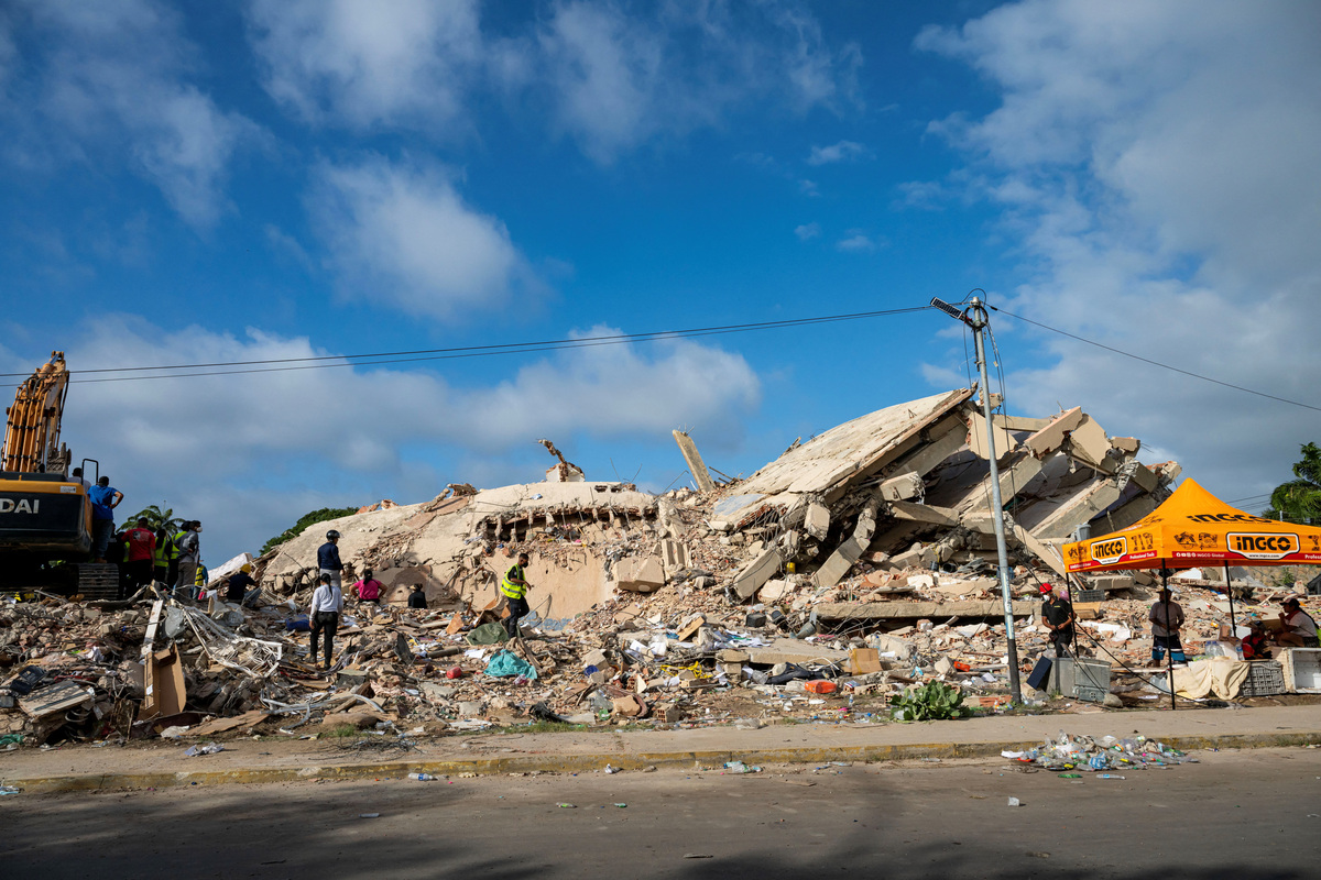 Rescuers walk amid rubble of a collapsed buiding, following earthquakes, in Caraballeda, La Guaira state, Venezuela, June 27, 2026. MIGUEL MEDINA/Pool via REUTERS