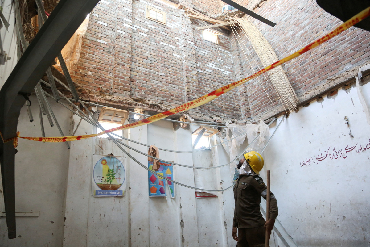 Thirty-four children and a teacher killed in Pakistan school roof ...