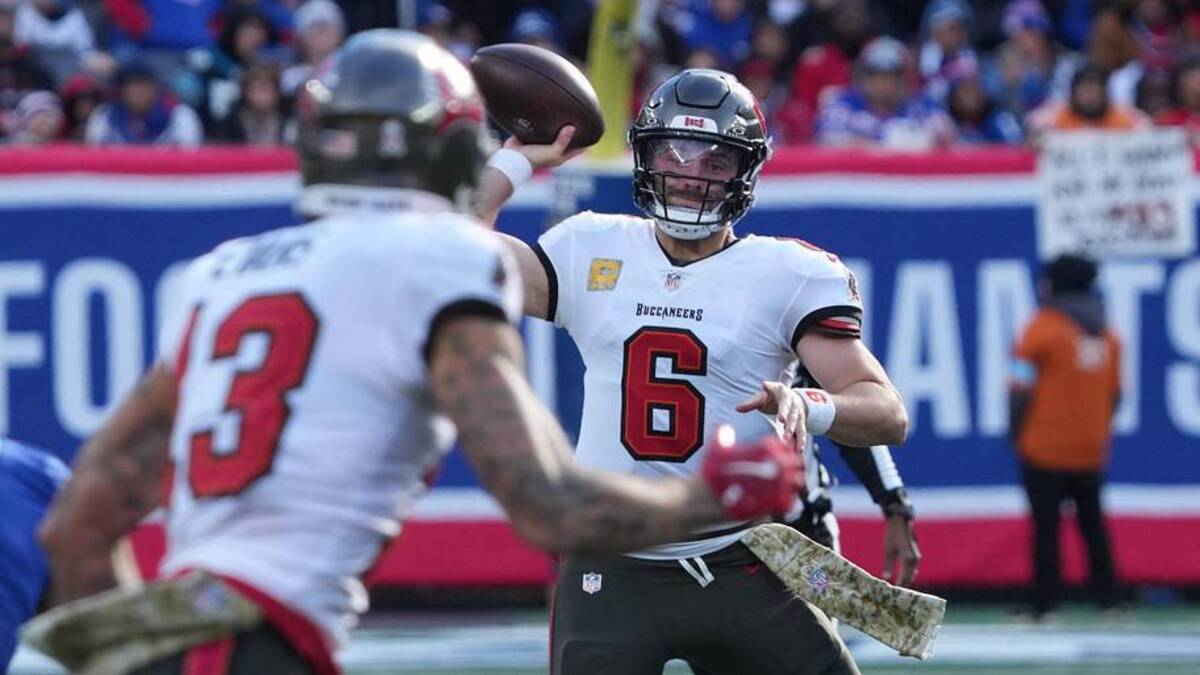  East Rutherford, NJ -- November 24, 2024 -- Baker Mayfield makes this pass to Mike Evans of Tampa Bay in the first half as the Tampa Bay Buccaneers came to MetLife Stadium to play the New York Giants. | Chris Pedota / USA TODAY NETWORK via Imagn Images 