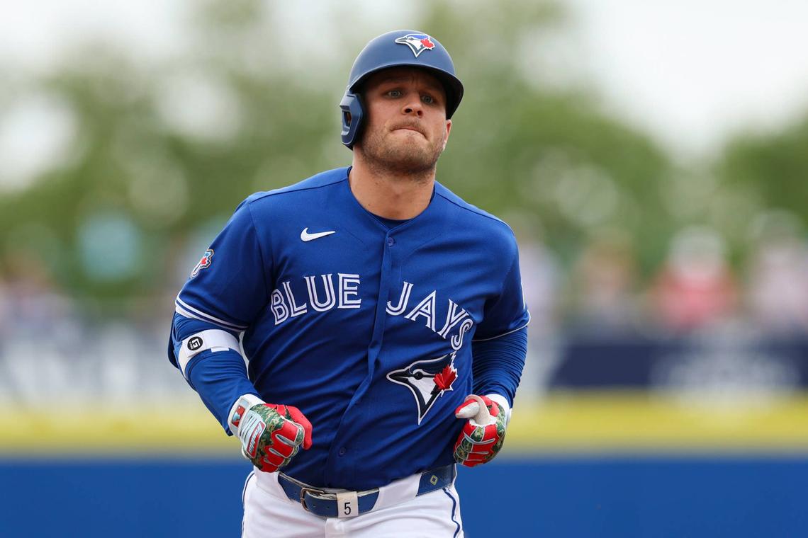  Toronto Blue Jays center fielder Daulton Varsho (5) © Nathan Ray Seebeck-Imagn Images
